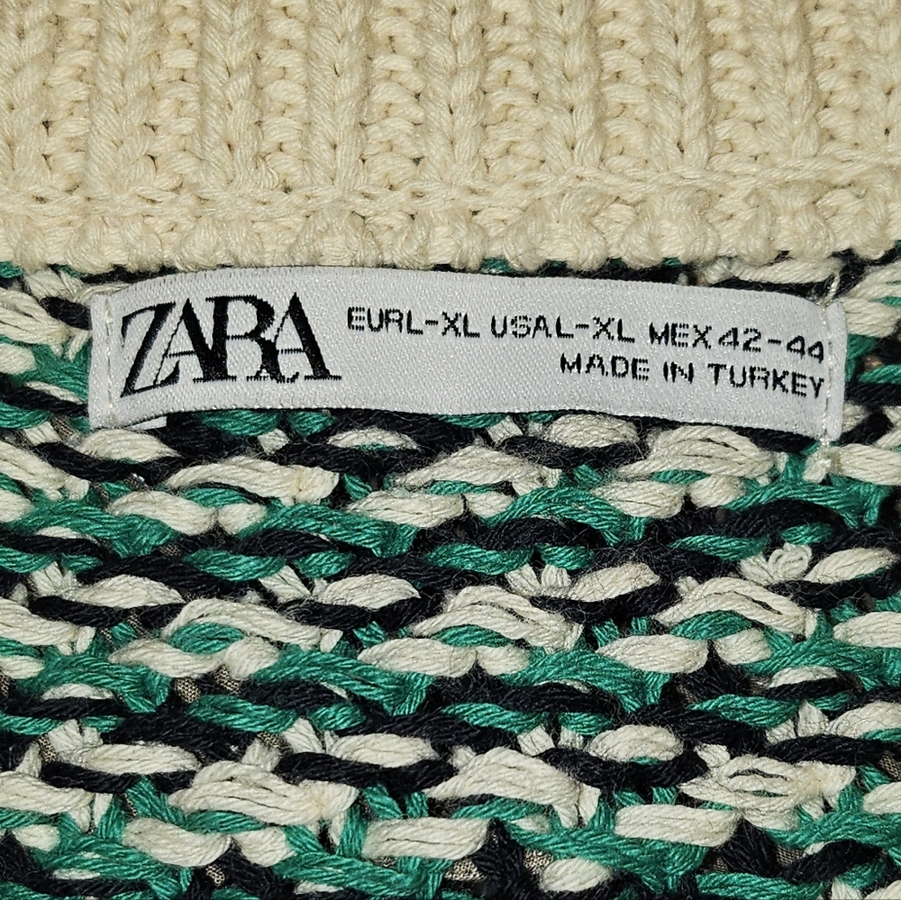 Zara Mens V-Neck Sweater Vest in Green, Cream Size Large/ XLarge - Picture 7 of 9